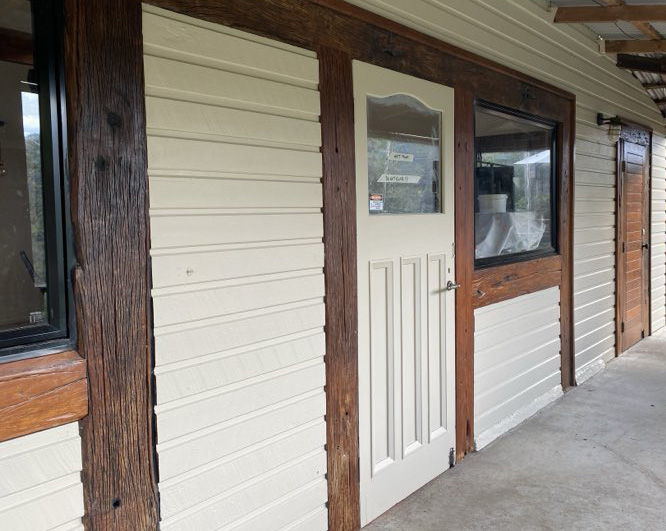 painter painting mullumbimby