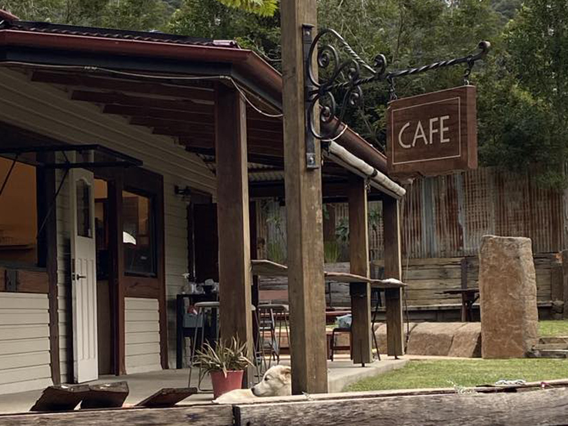 sign writing painting byron bay mullumbimby